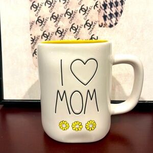 Rae 💛 Dunn NWOT White and Yellow 'I Love Mom' Mug